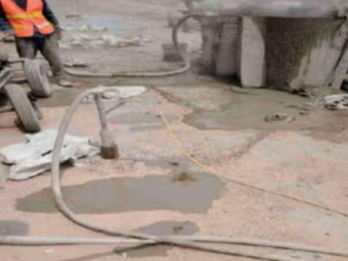 东莞生态园水泥混凝土路面板底注浆技术 路面脱空注浆整治方案