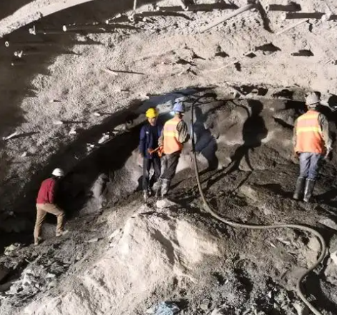 东莞生态园拱顶带模注浆料的施工流程及注意事项